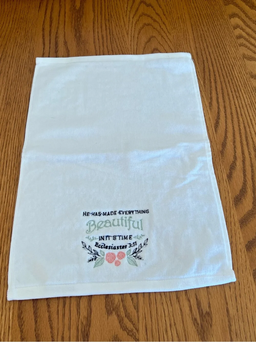 Kassa Fina White Embroidered Scripture Bathroom Fingertip Towel
